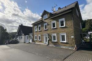 VR IMMO: Lichtdurchflutete 5- Zimmer- Maisonette mit historischem Charme in Gosenbach. – Die vollständige Adresse der Immobilie erhältst du vom Anbieter., 57080 Gosenbach, Siegen – Vorschaubild 3