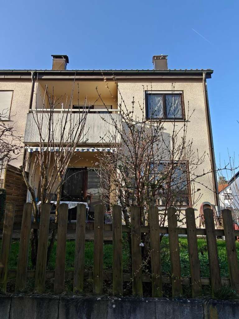 Immobilie in Winterbach - Wohnkomfort mit Potenzial: Vermietete Doppelhaushälfte mit Terrasse & Garage - Bild 0