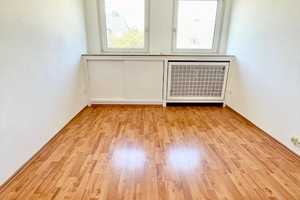 Frisch Renovierte 3-Zimmer-Wohnung mit Balkon am Schlosspark – Clevinghaus Straße 10 A, 44795 Bochum – Vorschaubild 4