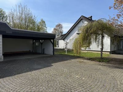 Einfamilienhaus mit großem Grundstück, Baupotenzial, Teich, Wellnessbereich und Weinkeller