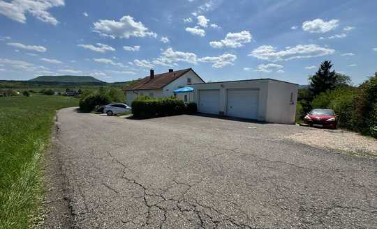 Freistehendes Einfamilienhaus mit ELW und traumhaftem Grundstück in Nehren