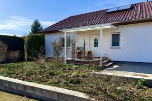 PROVISIONSFREI |Bungalow inkl. Solaranlage – ideal für Familien mit großem Grundstück! – Die vollständige Adresse der Immobilie erhältst du vom Anbieter., 15859 Storkow (Mark) – Vorschaubild 1