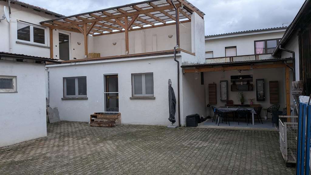 Immobilie in Oberhausen-Rheinhausen - 990 m² voller Möglichkeiten Zweifamilienhaus & Bauplatz - Bild 3