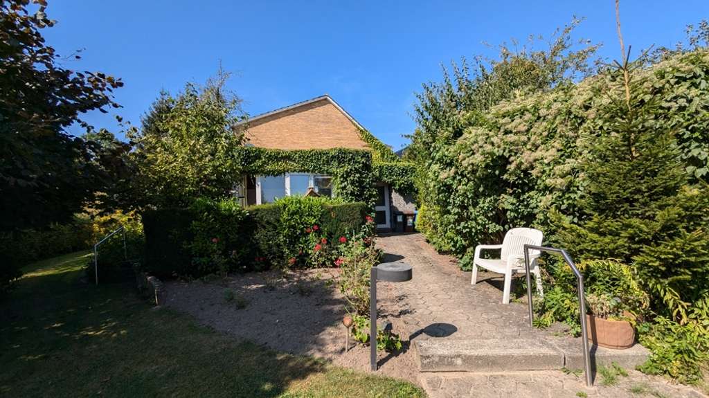 Immobilie in Reinfeld - Reinfeld : mod. bed. Architektenhaus mit Garage und Vollkeller auf großem Grundstück (mit Bauoption  - Bild 3