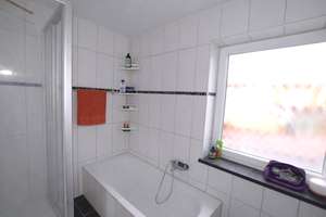 | Lebensräume! | 

Gepflegte Doppelhaushälfte mit Garten, Garage und Ausbaureserve – Die vollständige Adresse der Immobilie erhältst du vom Anbieter., 93142 Maxhütte-Haidhof – Vorschaubild 14