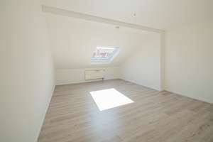 Helle Dachwohnung im Altbau - frisch renoviert, Tageslichtbad, schickes Laminat/Vinyl - bezugsfertig – Oederaner Straße 14, 1159 Löbtau-Nord, Dresden – Vorschaubild 6
