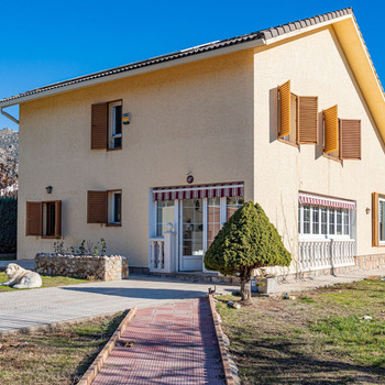 Freistehende Villa in der Urbanisation La Ponderosa im Herzen der Sierra de Madrid, 312 m² Wohnfläch