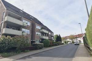 Schöne 4 Zimmer Wohnung mit 2 Balkonen in guter Lage