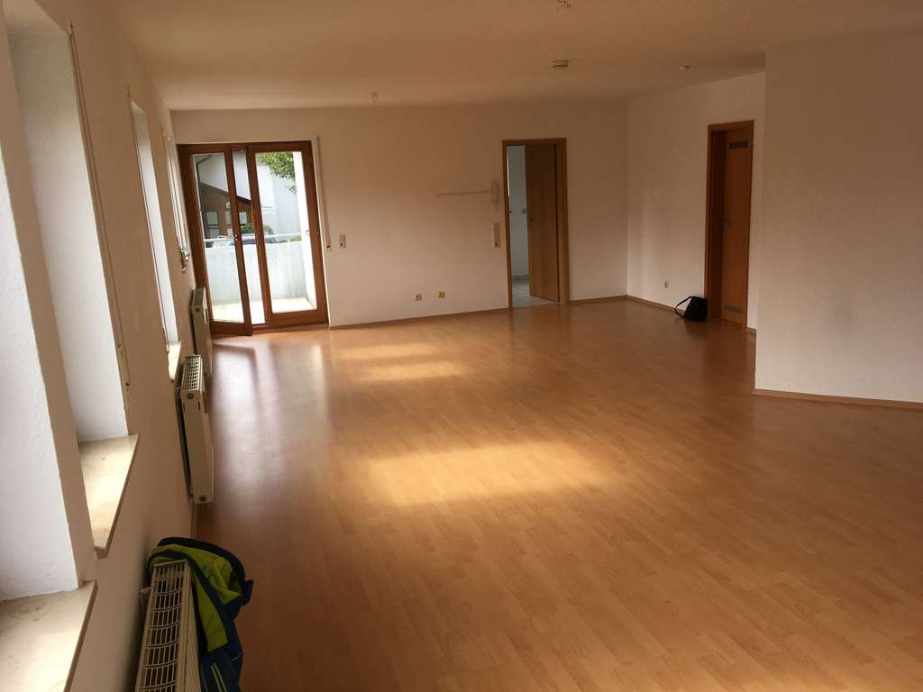 Immobilie in Herdwangen-Schönach - Bodenseenähe 90m2, Whg. Sonnige,gepflegte 3 Zi. KDB, GWc, Balk. EBK, Tiefgarage, in 88634. v.Privat  - Bild 3