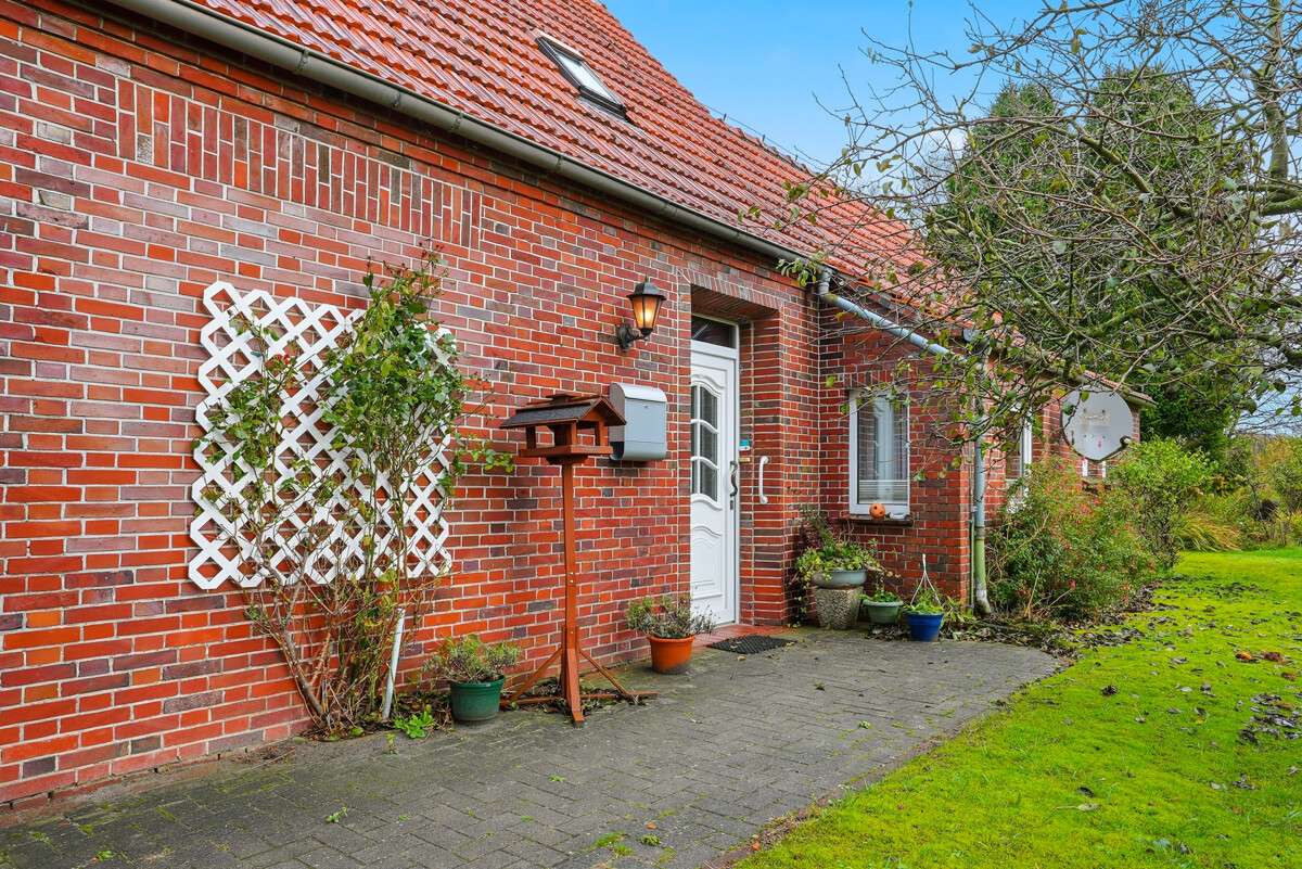 Zuhause im Grünen – charmantes Einfamilienhaus mit Potenzial in Moorhusen, Aurich Kreis – Bild 2