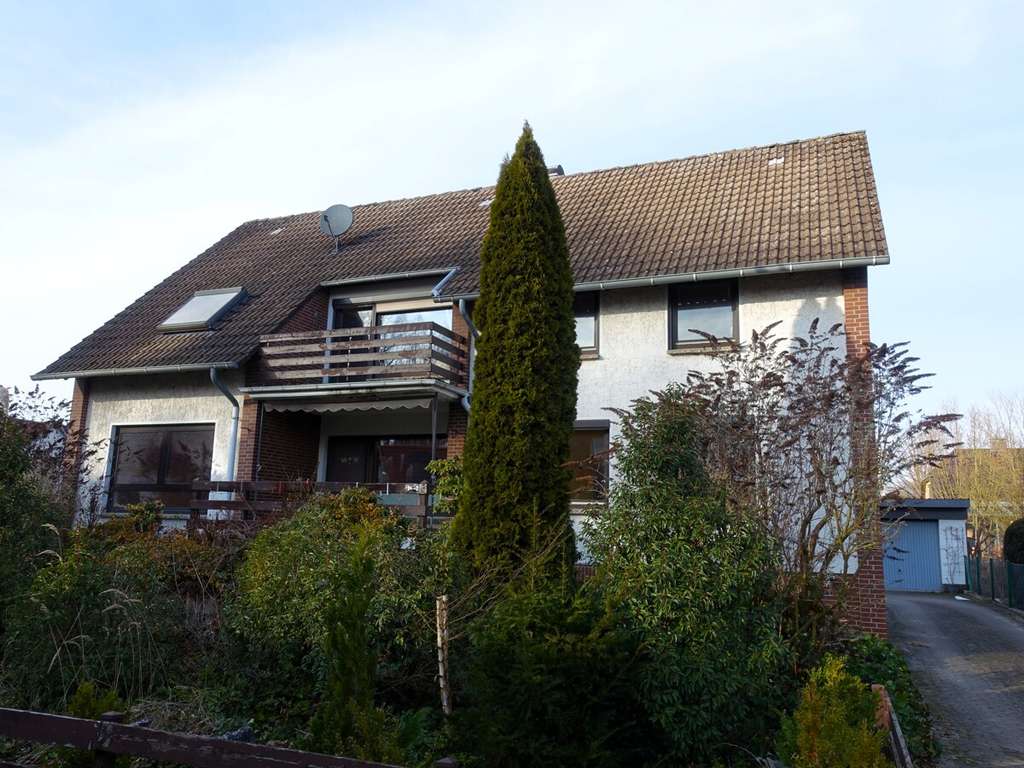 Immobilie in Lehrte - Zweifamilienhaus mit Doppelgarage in bevorzugter Wohnlage von Lehrte/Hämelerwald - Bild 0