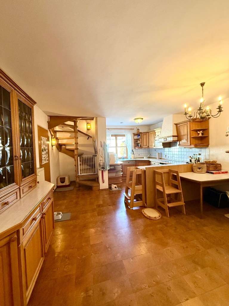 Immobilie in Burgkirchen an der Alz - Charmantes Einfamilienhaus mit Geschichte, großem Grundstück und vielseitigen Nutzungsmöglichkeiten - Bild 3