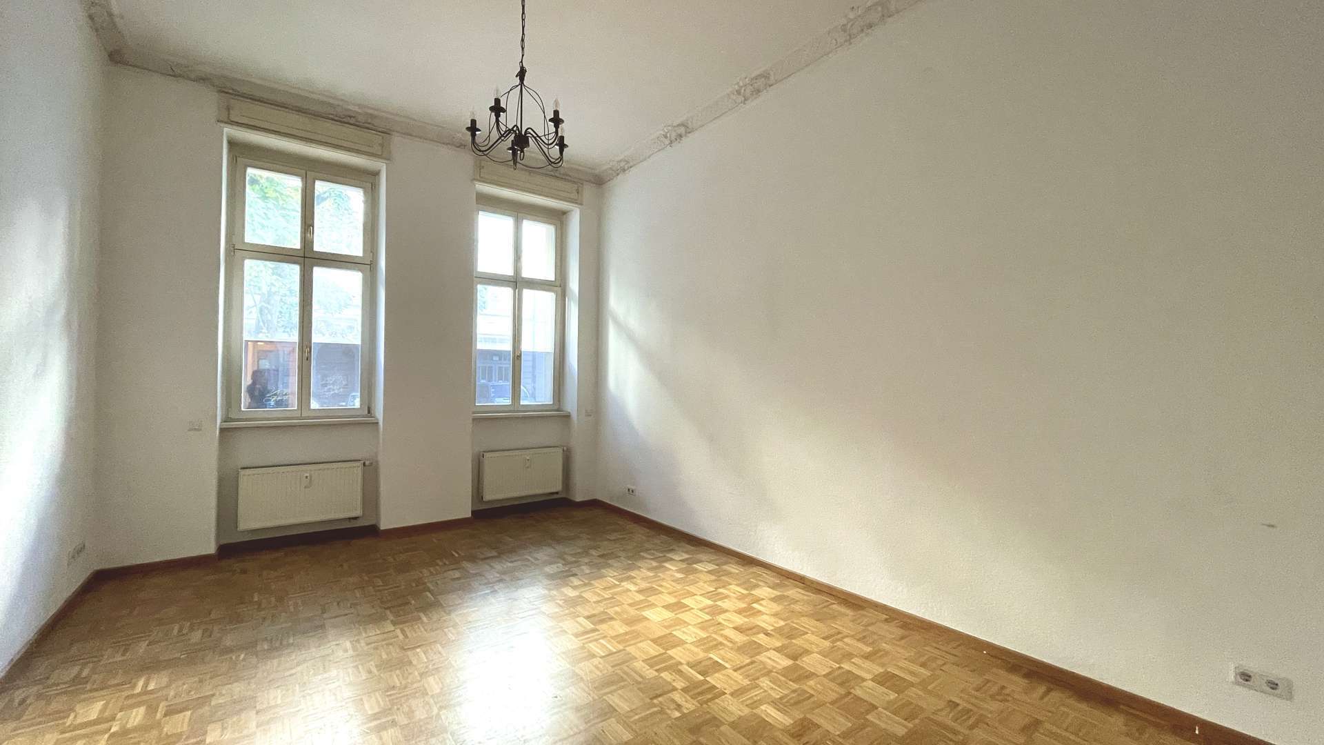 Bezugsfrei! Geräumige Erdgeschosswohnung mit Mini-Terrasse in begehrtem Winsviertel, Berlin – Bild 2