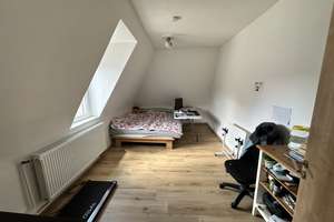 Schöne DG-Wohnung mit Bühne – Langobardenstraße 12, 70435 Zuffenhausen-Hohenstein, Stuttgart – Vorschaubild 2