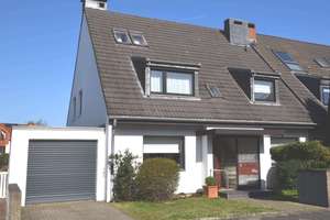 Einfamilienhaus mit 2 Einliegerwohnungen und ausgebautem Dachgeschoss