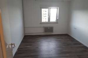 Modernisierte 2,5-Zimmer-Wohnung (2022) mit Balkon, Aufzug & U-Bahn vor der Tür – Stuttgart – Die vollständige Adresse der Immobilie erhältst du vom Anbieter., 70499 Bergheim, Stuttgart – Vorschaubild 8