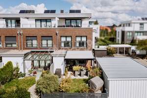 Modernes Zuhause mit Wohlfühlcharakter – KfW-70-Townhouse mit Garten, Studio und Dachterrasse. – Die vollständige Adresse der Immobilie erhältst du vom Anbieter., 21335 Rettmer, Lüneburg – Vorschaubild 2