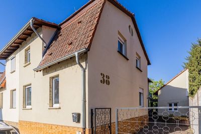 Jung & Kern Immobilien – Großzügige Doppelhaushälfte mit Potenzial in gewachsener Ortslage