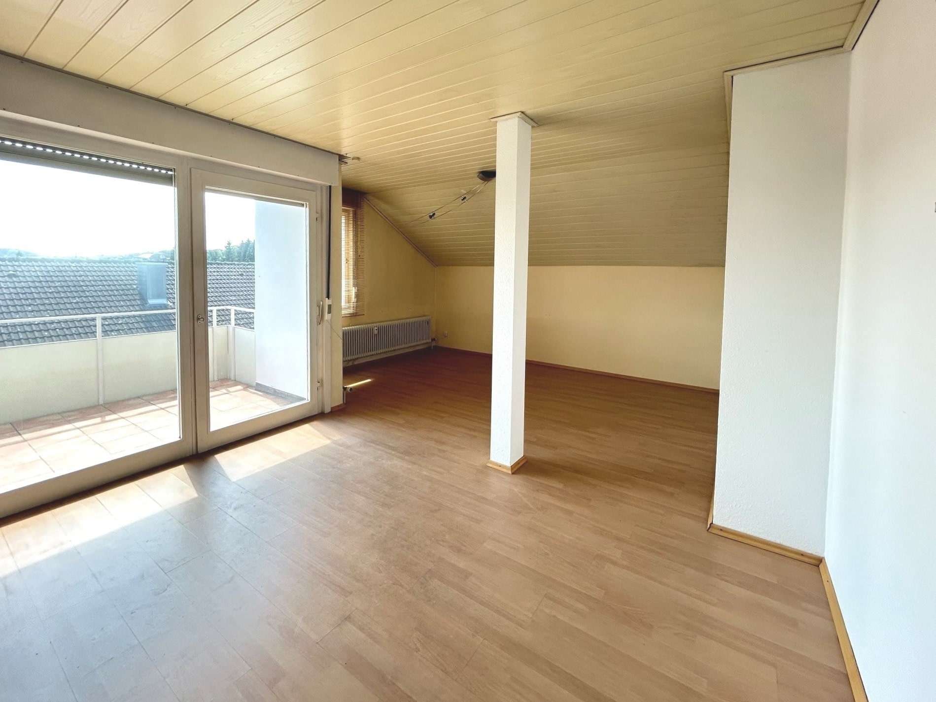 Immobilie in Illerrieden - Charmante Dachgeschoßwohnung mit gelungenem Grundriss - Bild 3