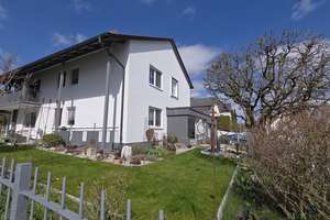 Laufend saniertes Zweifamilienhaus Landshut-Süd mit hochwertiger Gartenanlage und Doppelgarage – Die vollständige Adresse der Immobilie erhältst du vom Anbieter., 84036 Achdorf, Landshut – Vorschaubild 2