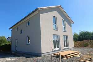 *** Neuwertiges Einfamilienhaus mit KfW 40 Plus QNG-Standard und PV-Anlage *** – Karl-Förster-Weg 1, 36103 Fulda (Kreis) – Vorschaubild 1