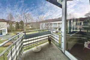 Betreutes Wohnen am Wald! Freie 2-Zi.Whg. mit Balkon, EBK, Gemeinschaftsräume, Stellplatz – Die vollständige Adresse der Immobilie erhältst du vom Anbieter., 70499 Bergheim, Stuttgart – Vorschaubild 3