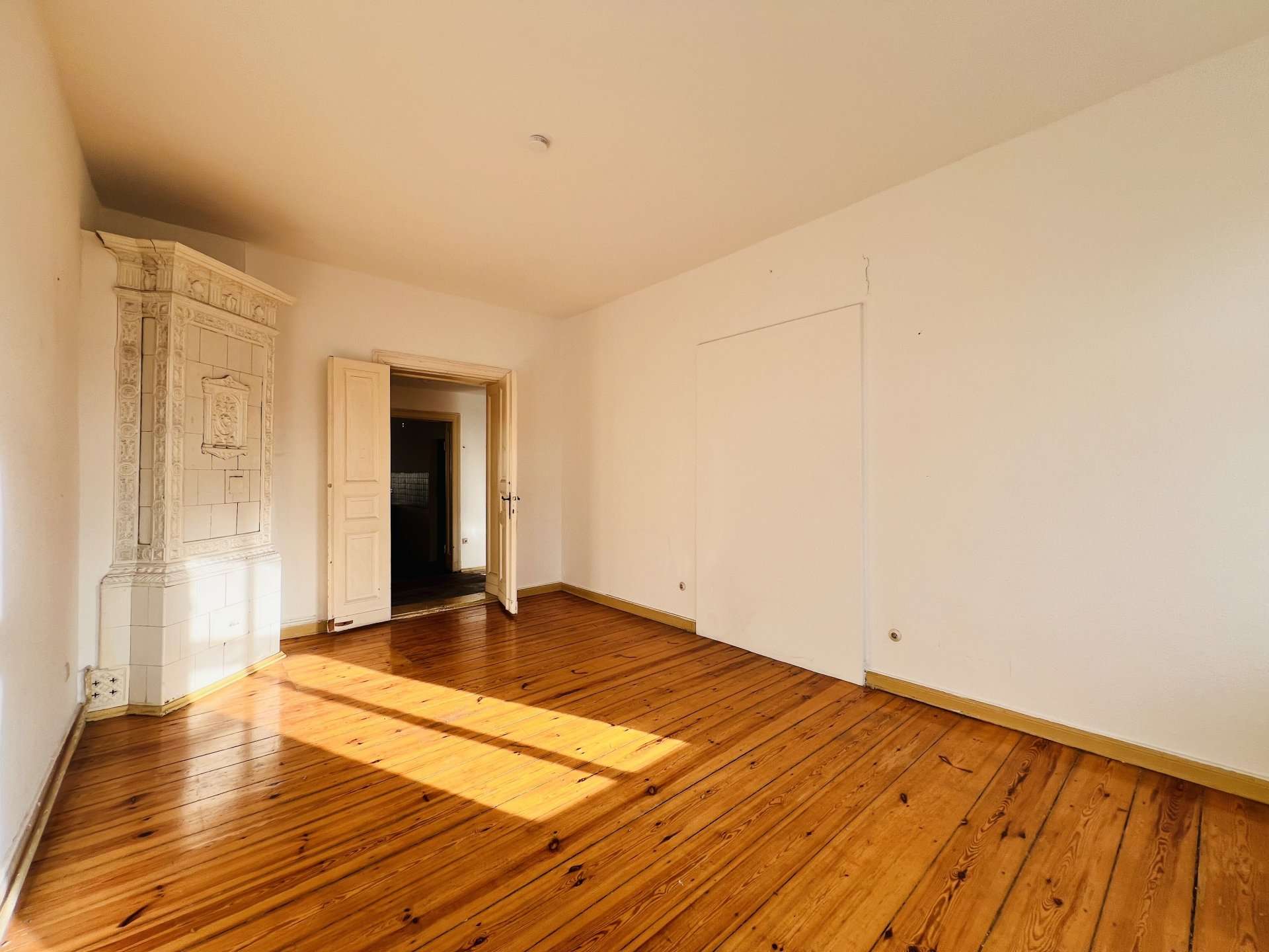 Herrschaftliche und lichtdurchflutete Altbauwohnung mit hohen Decken und imposanten Stuckdetails!, Berlin – Bild 4