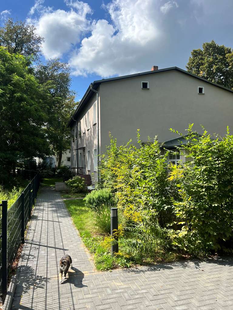 Immobilie in Schöneiche bei Berlin - 4 % Rendite*AB vorhanden! Gepflegtes Mehrfamilienhaus mit 5  Wohneinheiten in ruhiger Top-Lage - Bild 3