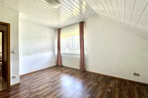 RESERVIERT! Haus mit 2 Wohneinheiten ca.240m² Wohnfl. • Doppelgarage • Garten • Pellet & Solar – Gießen (Kreis) – Vorschaubild 6