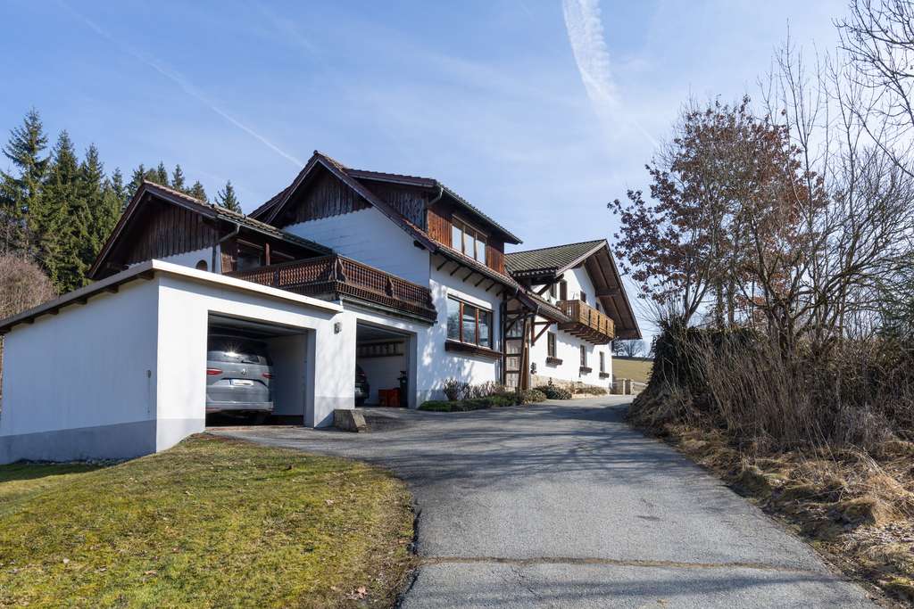 Immobilie in Hutthurm - Mehrfamilienhaus-ideal für Familien und Kapitalanleger - Bild 0