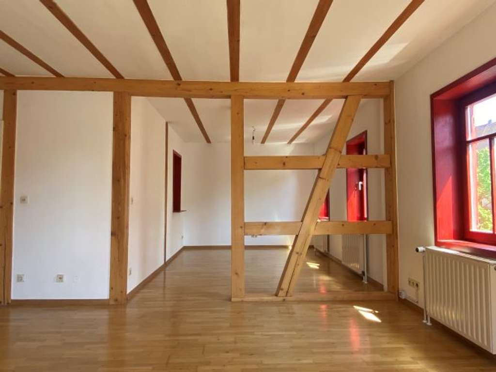 Immobilie in Schlaitdorf - Haus im Haus! Lichtdurchflutete 4-Zi-Maisonettewohnung mit Sonnenbalkon in Schlaitdorf! - Bild 2
