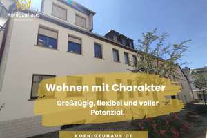 Besonderes Familienhaus mit zwei Gebäudeteilen und viel Freiraum