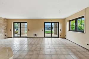 Großzügiges Einfamilienhaus mit Gewerbeoption in Neu-Anspach – 9 Zimmer, Balkon, Weitblick & Sauna – Die vollständige Adresse der Immobilie erhältst du vom Anbieter., 61267 Neu-Anspach – Vorschaubild 3