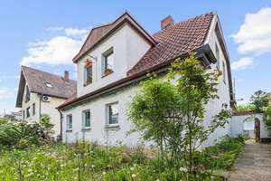 Charmantes Haus mit modernisierten Wohnbereichen und weiterem Ausbaupotenzial in Lankwitz – Die vollständige Adresse der Immobilie erhältst du vom Anbieter., 12249 Lankwitz, Berlin – Vorschaubild 1