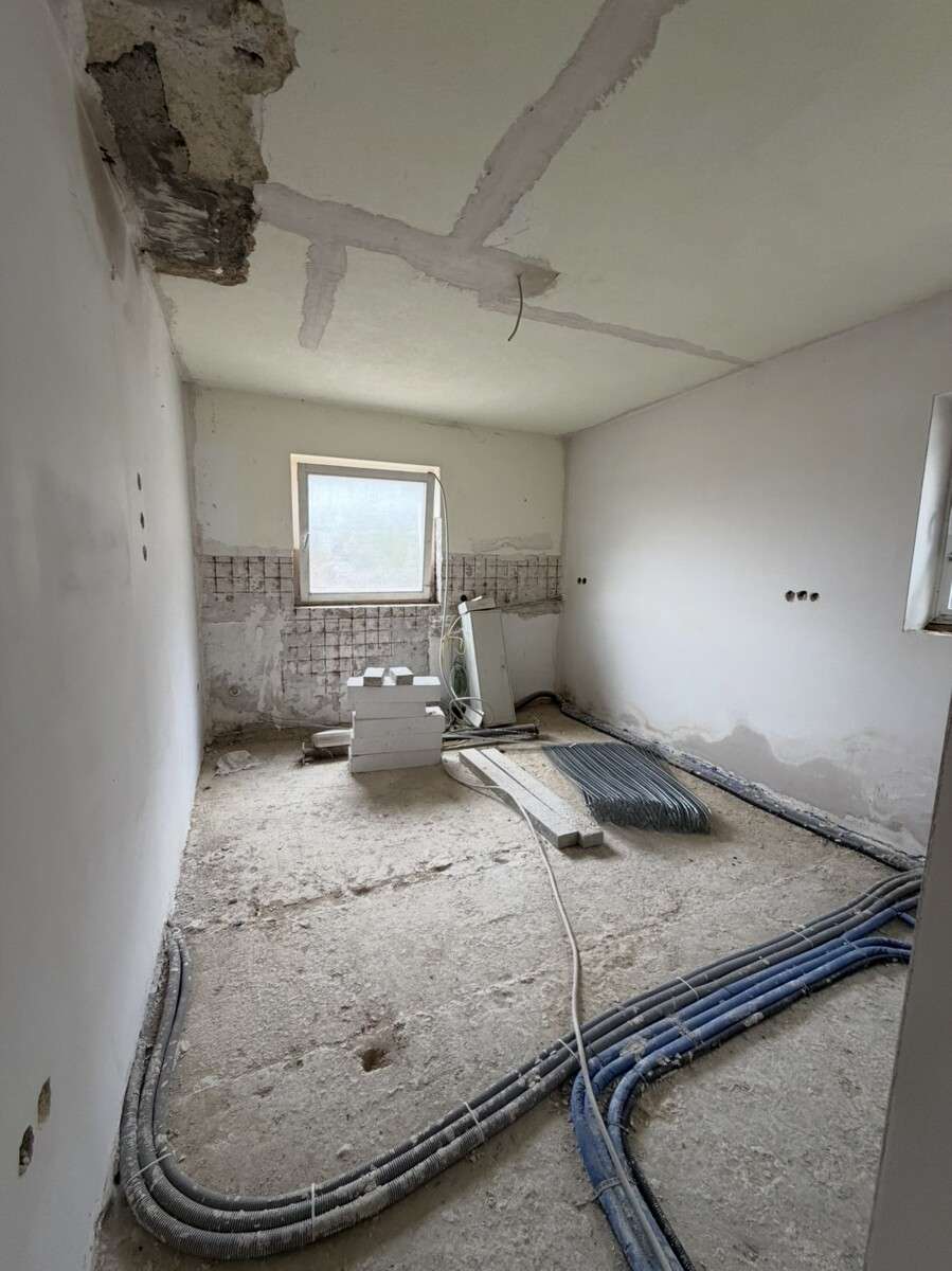 Immobilie in Schelklingen - Traumhafte Aussicht trifft Sanierungsobjekt–EFH mit Einliegerwhg - Bild 11