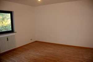 Helle, freundliche 3-Zi-Wohnung in 2-Fam-Haus mit Südbalkon in ruhiger, grüner Lage – Brunhildenstrasse 39, 85579 München (Kreis) – Vorschaubild 11