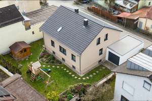 Reserviert: Renovierungsbedürftiges Zweifamilienhaus mit Garage in zentraler Lage in Plattling – Die vollständige Adresse der Immobilie erhältst du vom Anbieter., 94447 Plattling – Vorschaubild 3