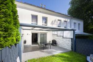 Modernes Reihenmittelhaus mit Garten – durchdachte Raumaufteilung, hoher Wohnkomfort & zwei Carports
