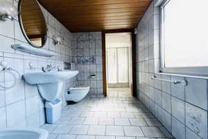 • Ihr neues zu Hause • Renovierungsbedürftiges Reihenhaus mit einem charmanten Innenhof • – Wickrather Str. 25, 41363 Neuss (Rhein-Kreis) – Vorschaubild 14