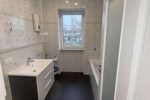 Frisch sanierte 2-Raum-Wohnung mit Einbauküche, Bad mit Wanne,  & Carport-Stellplatz – Die vollständige Adresse der Immobilie erhältst du vom Anbieter., 6246 Bad Lauchstädt – Vorschaubild 4