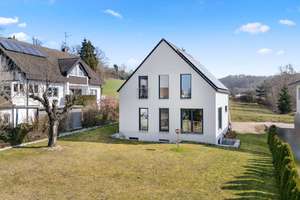 Einzigartiger Baustil! Neuwertiges Einfamilienhaus mit Galerie und WU-Keller in naturnaher Lage – Die vollständige Adresse der Immobilie erhältst du vom Anbieter., 91361 Pinzberg – Vorschaubild 19