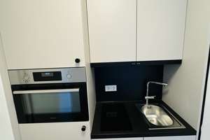 Modernes möbliertes Studio direkt in Adlershof mit EBK, Balkon und Abstellkammer!! – Otto-Franke-Straße 45, 12489 Adlershof, Berlin – Vorschaubild 2