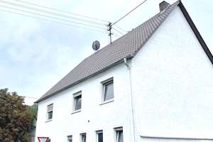 Großes Einfamilienhaus mit PV-Anlage, viel Potenzial für Familien – Dorfstraße 14, 86441 Zusmarshausen – Vorschaubild 1