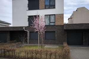 Hochwertige 4-Zimmer-Wohnung mit Terasse und Garage