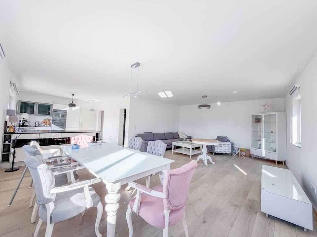 Immobilie in Stadecken-Elsheim - Einzigartig! Zwei Maisonette-Penthäuser kombiniert mit Vollgastronomiefläche und 8 Stellplätzen! - Bild 4