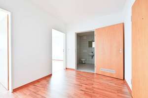 Stilvolle 2-Zimmer-Wohnung in Schloßchemnitz mit Tiefgarage, Balkon, Einbauküche & teilmöbliert – Konradstraße 7, 9113 Schloßchemnitz, Chemnitz – Vorschaubild 8