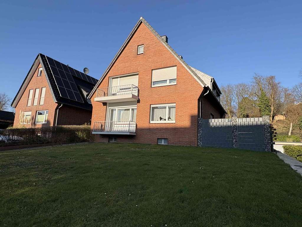 Zweifamilienhaus mit großem Garten und Ausbaupotenzial in Nettetal