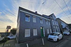 Viel Platz für die große Familie! Mehrgenerationenhaus in zentraler Lage mit PKW- Stellplätzen! – Die vollständige Adresse der Immobilie erhältst du vom Anbieter., 42655 Solingen-Mitte, Solingen – Vorschaubild 2