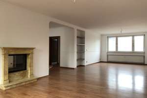 Westend: Großzügige 7-Zimmer-Penthousewohnung mit großer Dachterrasse