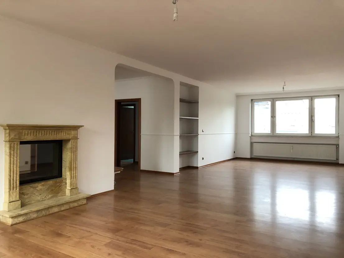 Westend: Großzügige 7-Zimmer-Penthousewohnung mit großer Dachterrasse